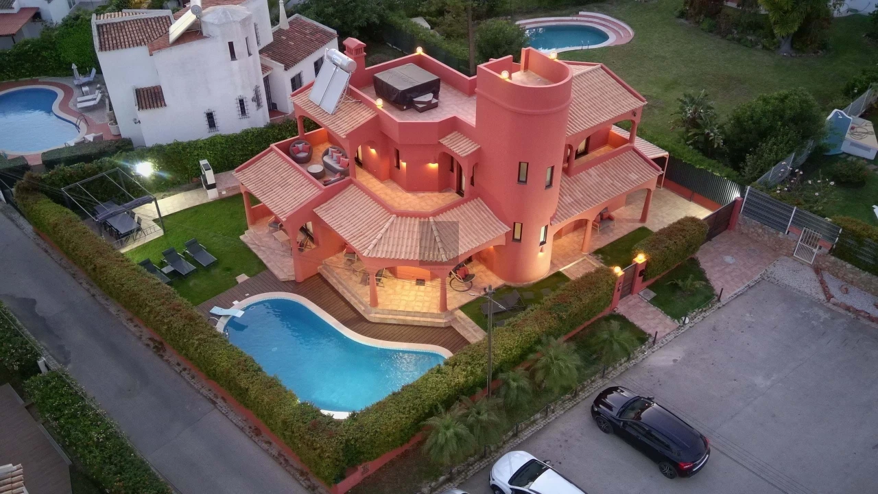 Moradia T4 para Venda em Quarteira Foto 3