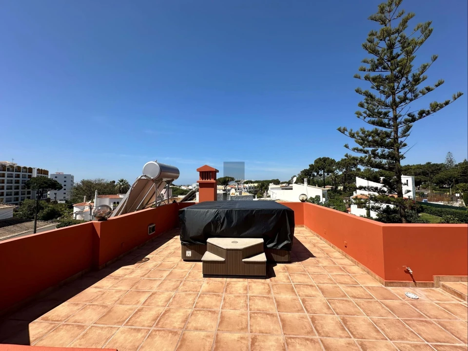 Moradia T4 para Venda em Quarteira Foto 53