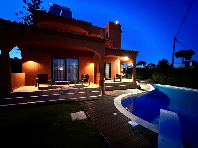 Moradia T4 para Venda em Quarteira Foto 101