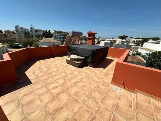 Moradia T4 para Venda em Quarteira Foto 54