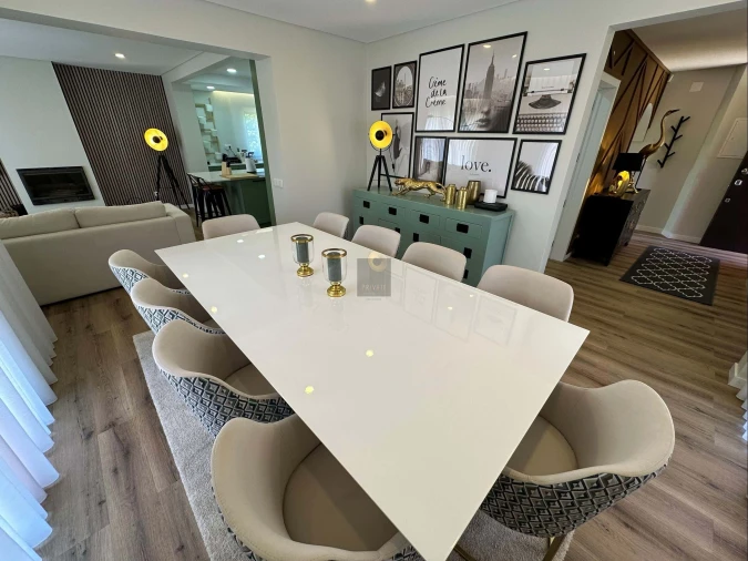 Moradia T4 para Venda em Quarteira Foto 4