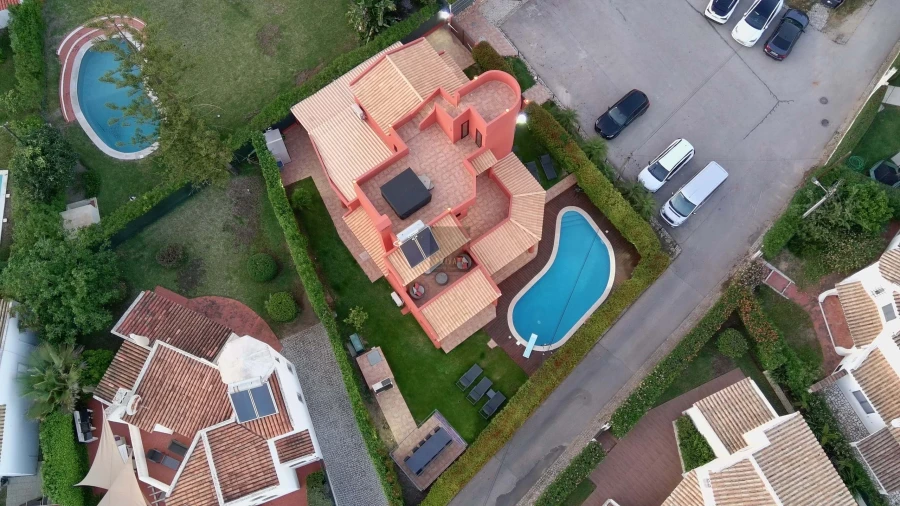 Moradia T4 para Venda em Quarteira Foto 141