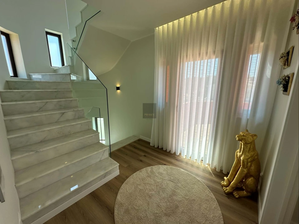 Moradia T4 para Venda em Quarteira Foto 37