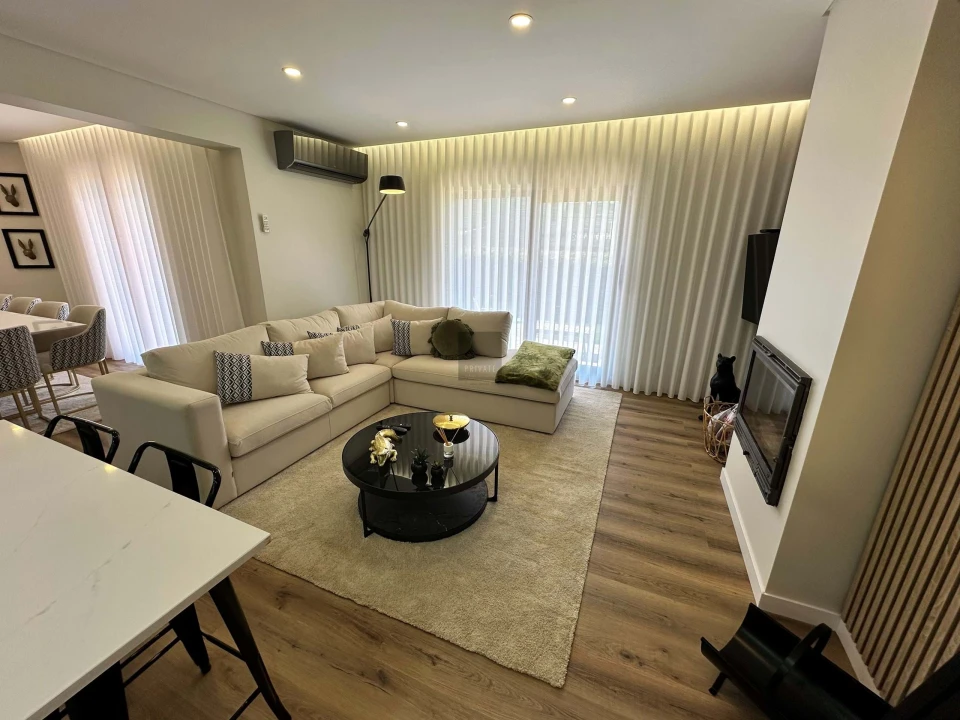 Moradia T4 para Venda em Quarteira Foto 5