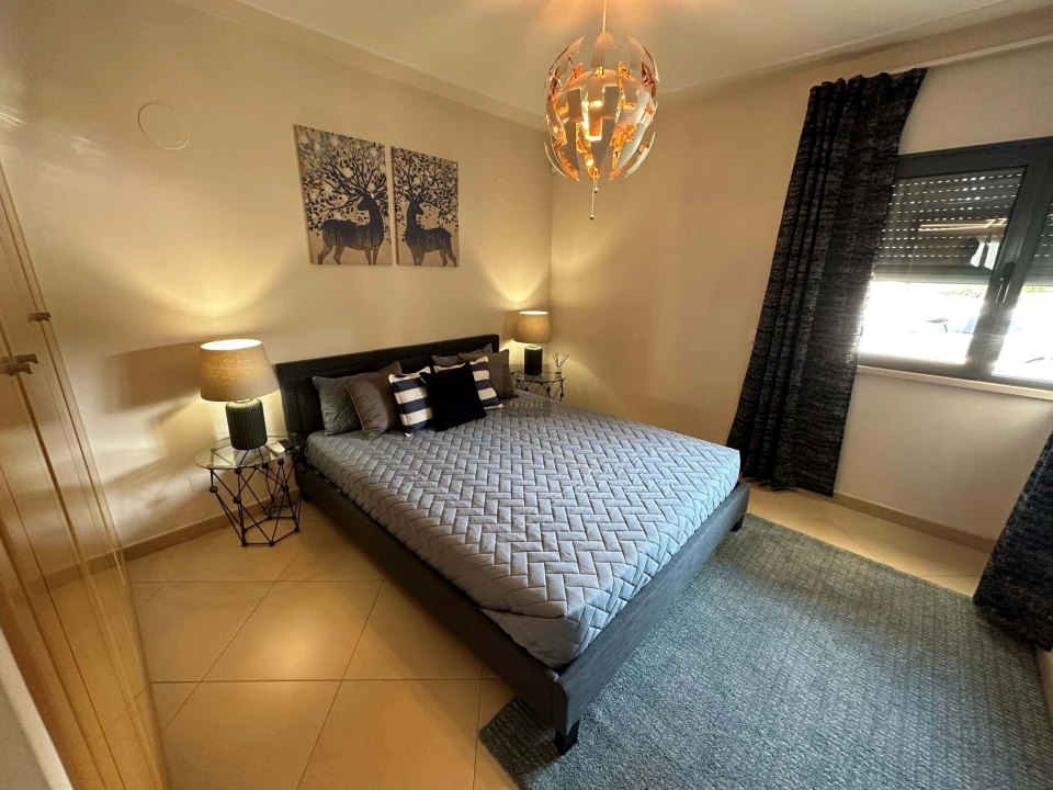 Moradia T4 para Venda em Quarteira Foto 9