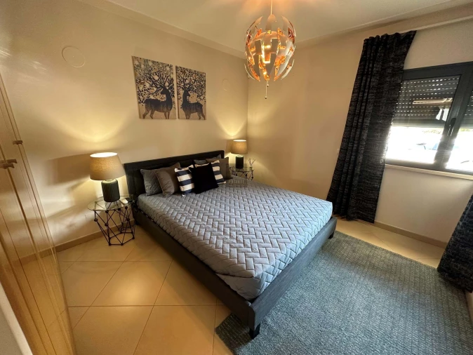 Moradia T4 para Venda em Quarteira Foto 9