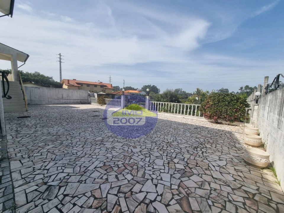 Moradia T5 para Venda em Nogueira da Regedoura Foto 4