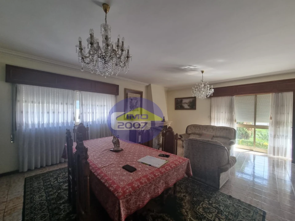 Moradia T5 para Venda em Nogueira da Regedoura Foto 6