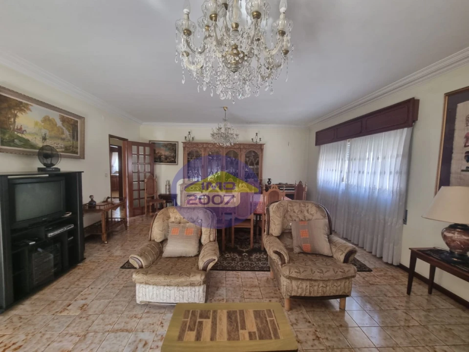 Moradia T5 para Venda em Nogueira da Regedoura Foto 8