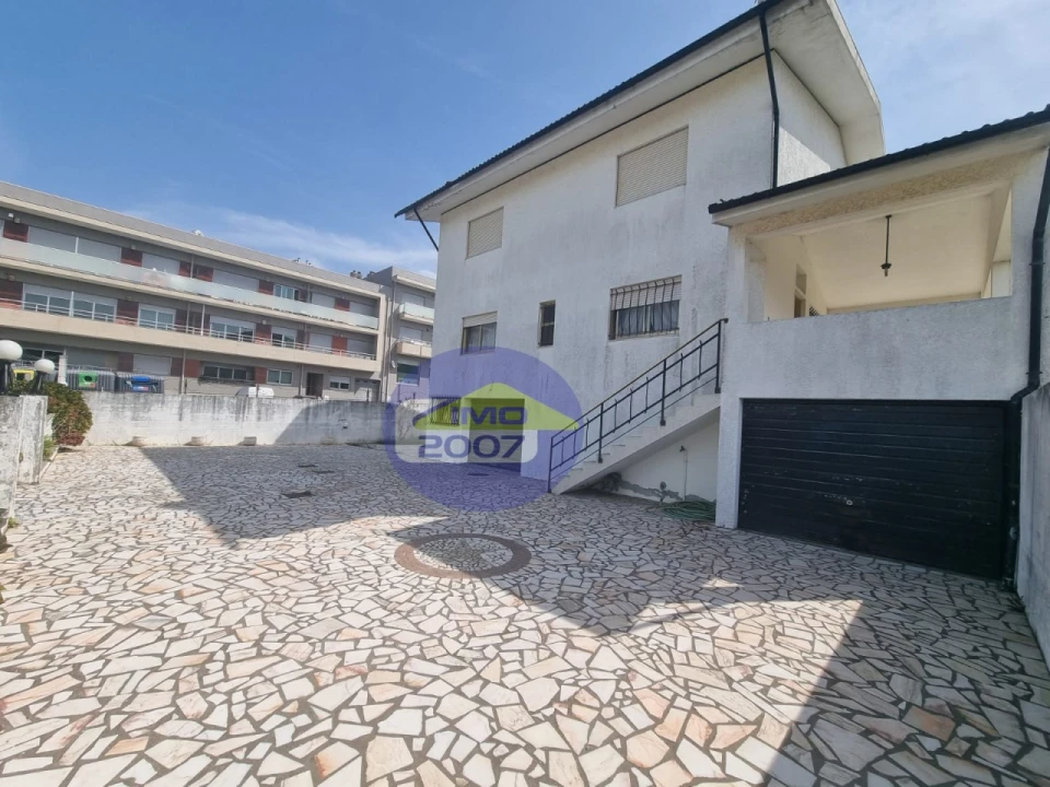 Moradia T5 para Venda em Nogueira da Regedoura Foto 52