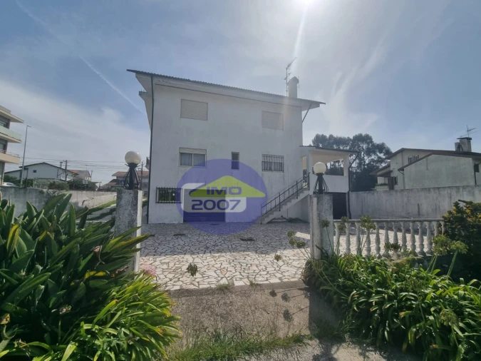 Moradia T5 para Venda em Nogueira da Regedoura Foto 2