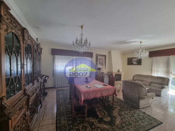 Moradia T5 para Venda em Nogueira da Regedoura Foto 5