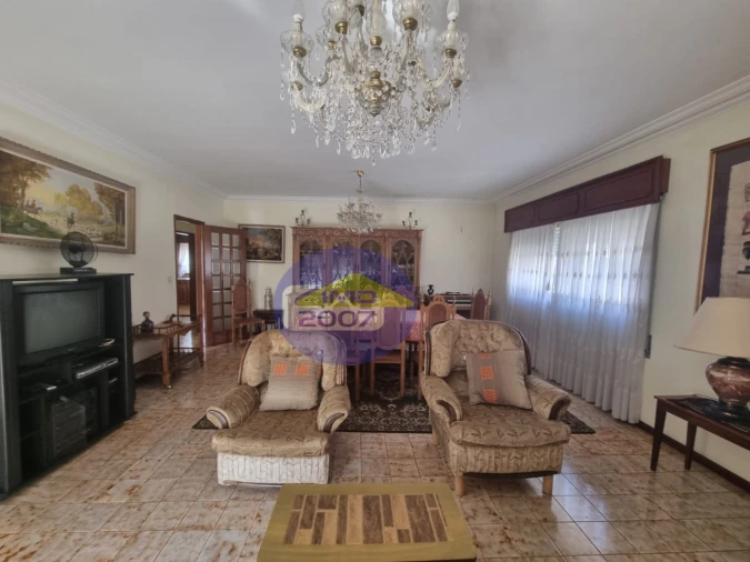 Moradia T5 para Venda em Nogueira da Regedoura Foto 8