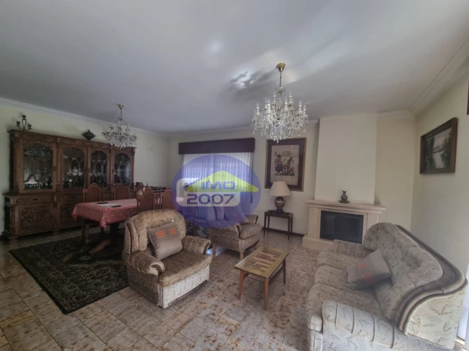 Moradia T5 para Venda em Nogueira da Regedoura Foto 10