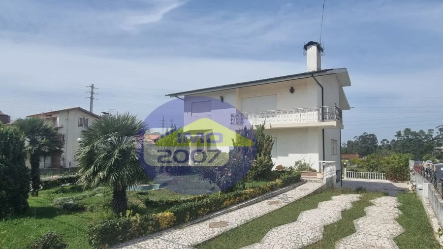 Moradia T5 para Venda em Nogueira da Regedoura
