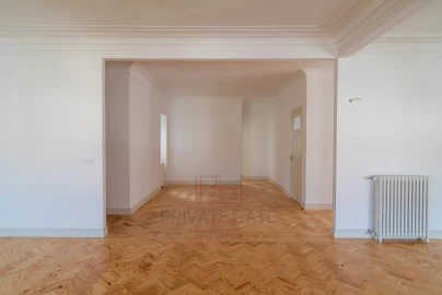 Apartamento T4 para Arrendamento em Cedofeita, Santo Ildefonso, Sé, Miragaia, São Nicolau e Vitória