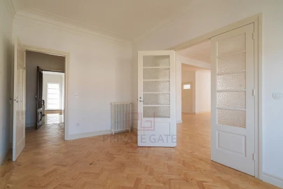 Apartamento T4 para Arrendamento em Cedofeita, Santo Ildefonso, Sé, Miragaia, São Nicolau e Vitória