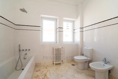 Apartamento T4 para Arrendamento em Cedofeita, Santo Ildefonso, Sé, Miragaia, São Nicolau e Vitória