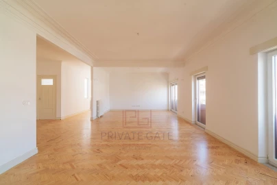 Apartamento T4 para Arrendamento em Cedofeita, Santo Ildefonso, Sé, Miragaia, São Nicolau e Vitória