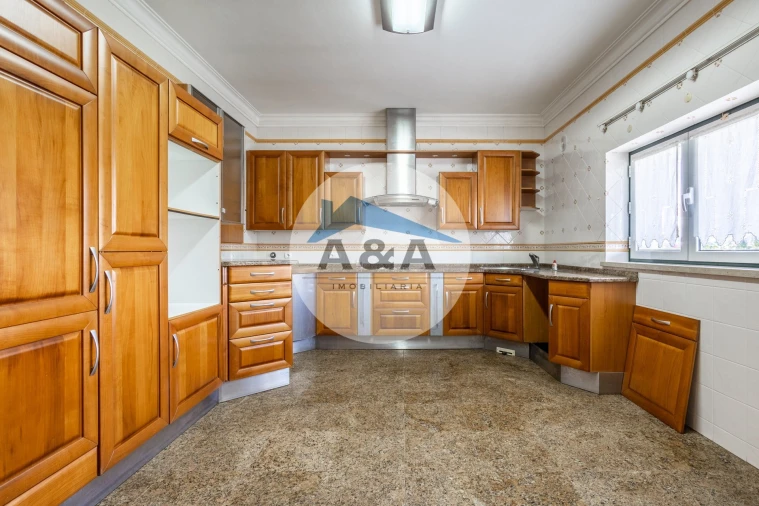 Moradia T6 para Venda em Maceira Foto 18