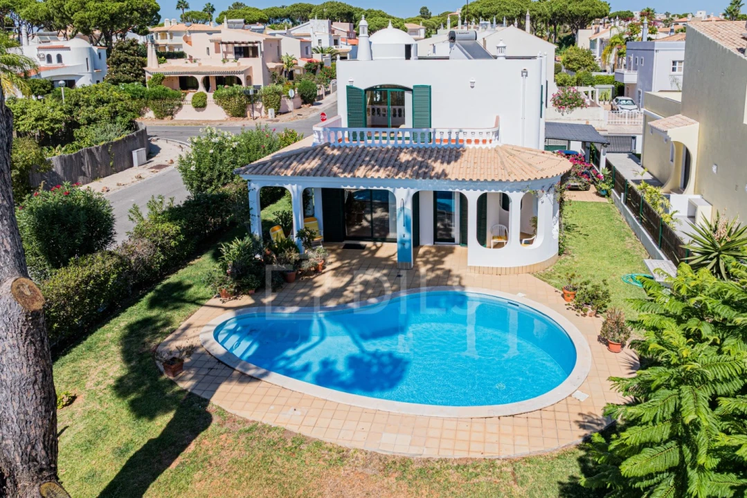 Moradia T4 para Arrendamento em Quarteira Foto 1