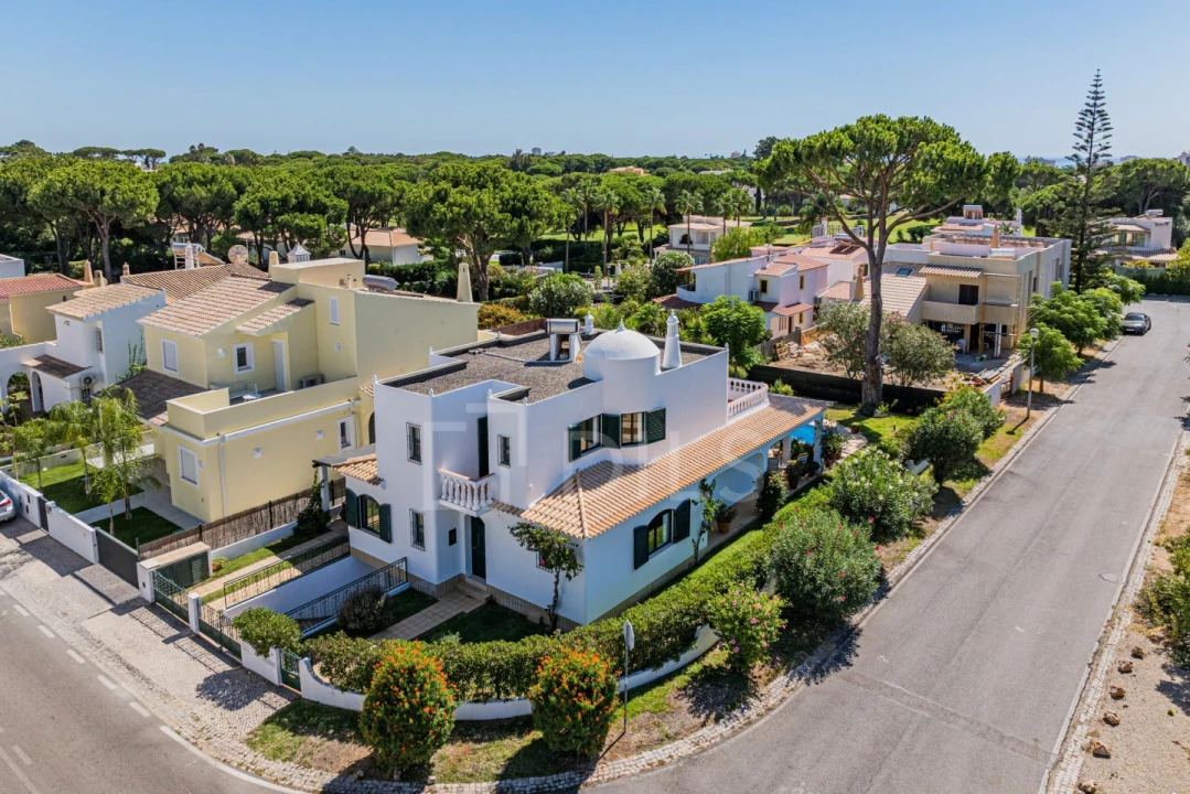 Moradia T4 para Arrendamento em Quarteira Foto 13