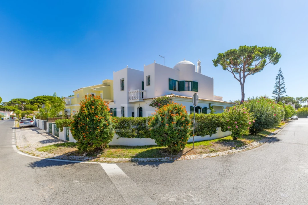 Moradia T4 para Arrendamento em Quarteira Foto 33