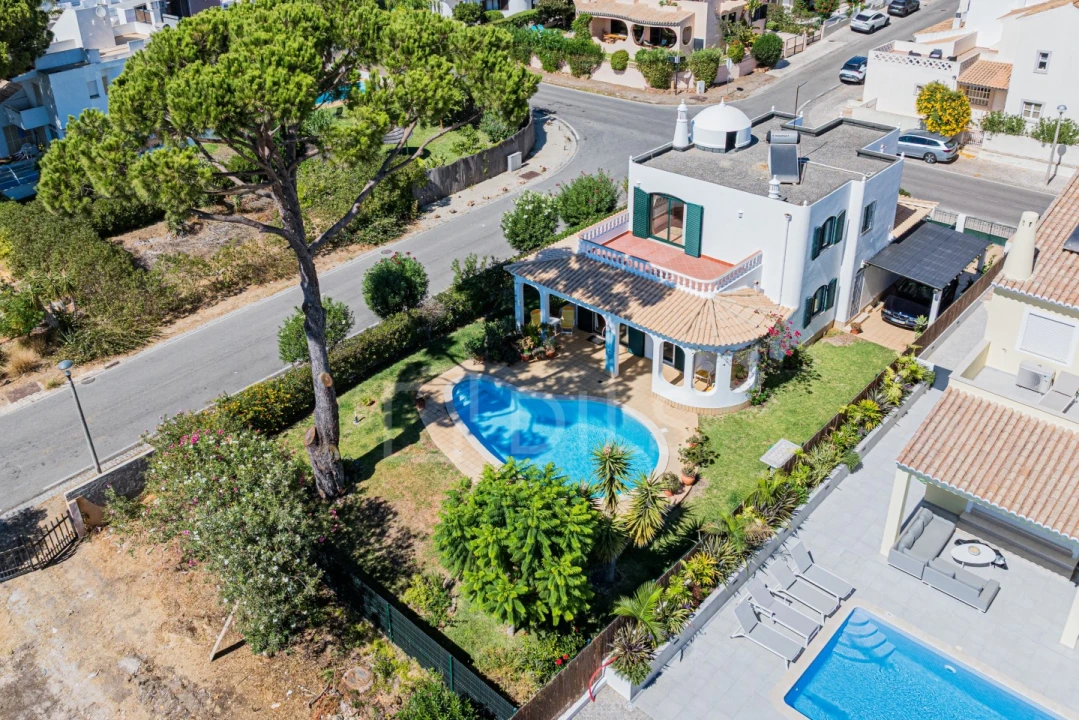 Moradia T4 para Arrendamento em Quarteira Foto 14