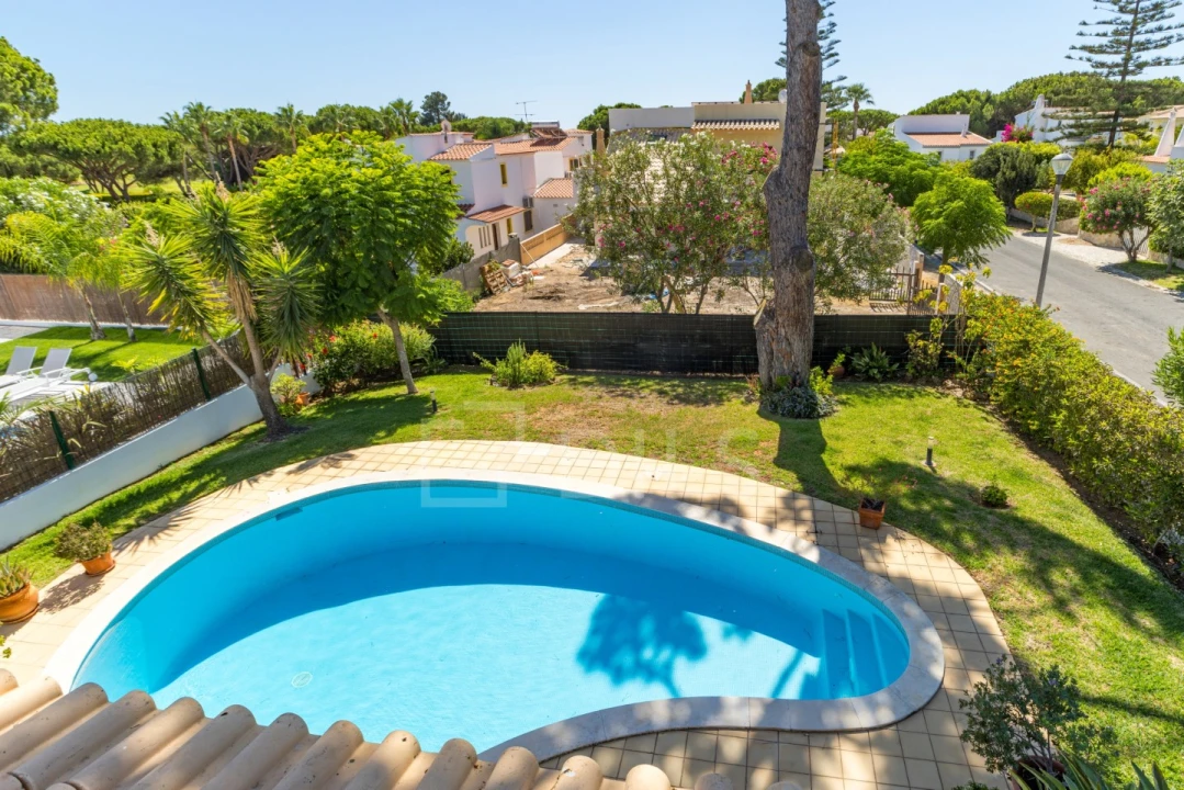 Moradia T4 para Arrendamento em Quarteira Foto 28