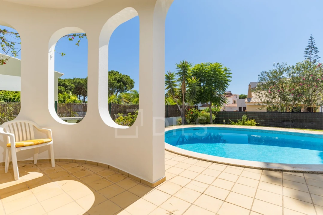 Moradia T4 para Arrendamento em Quarteira Foto 21