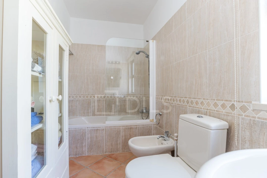 Moradia T4 para Arrendamento em Quarteira Foto 30