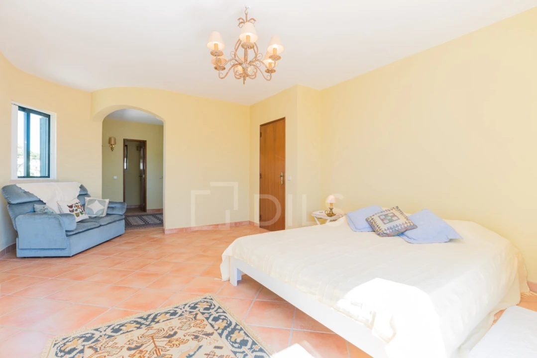 Moradia T4 para Arrendamento em Quarteira Foto 9