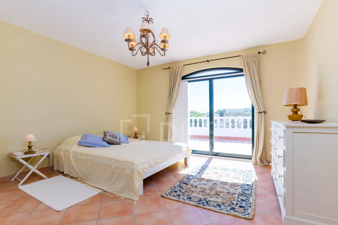 Moradia T4 para Arrendamento em Quarteira Foto 25