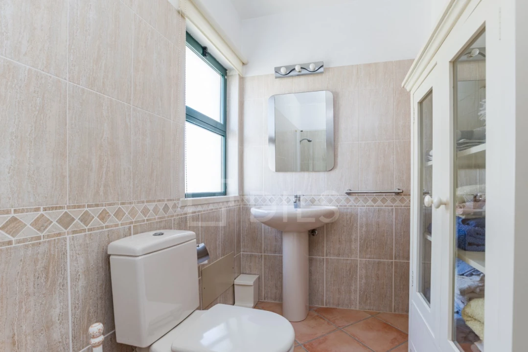 Moradia T4 para Arrendamento em Quarteira Foto 29