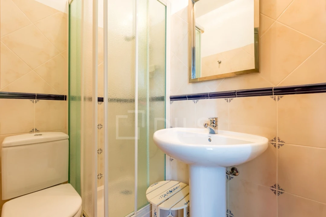 Moradia T4 para Arrendamento em Quarteira Foto 8