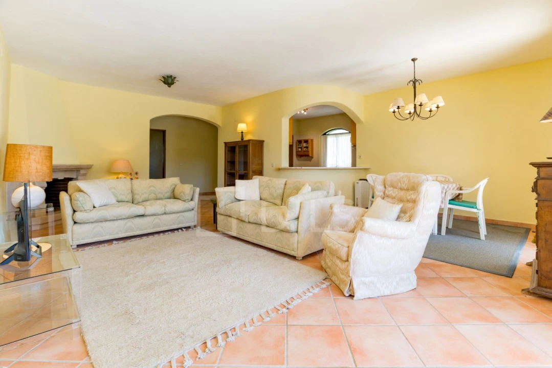 Moradia T4 para Arrendamento em Quarteira Foto 3