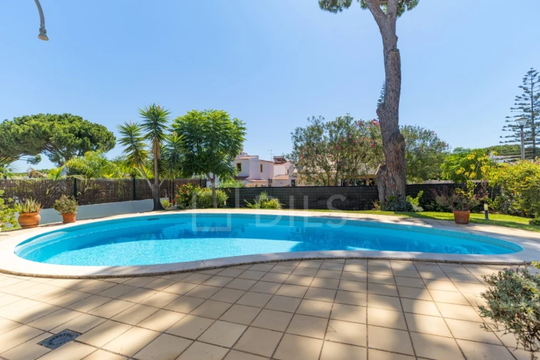 Moradia T4 para Arrendamento em Quarteira Foto 20