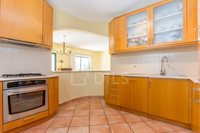 Moradia T4 para Arrendamento em Quarteira Foto 5