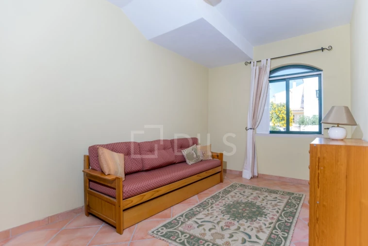 Moradia T4 para Arrendamento em Quarteira Foto 7