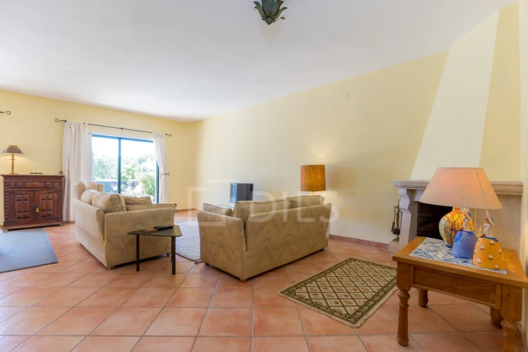 Moradia T4 para Arrendamento em Quarteira Foto 16