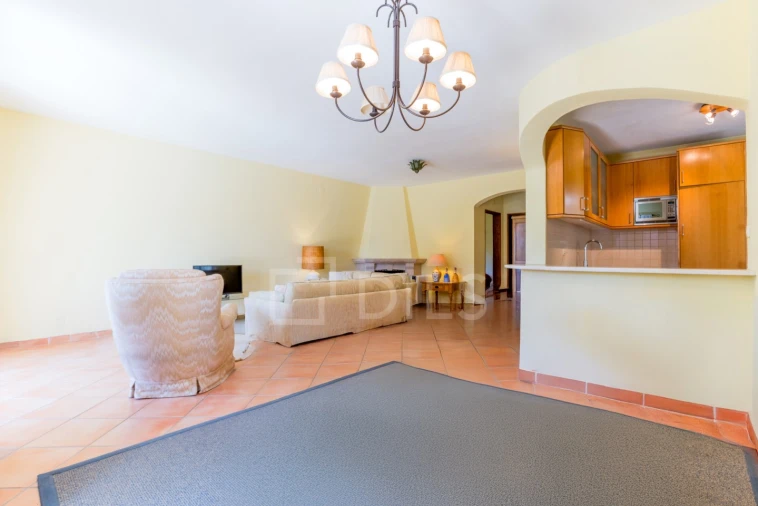 Moradia T4 para Arrendamento em Quarteira Foto 4