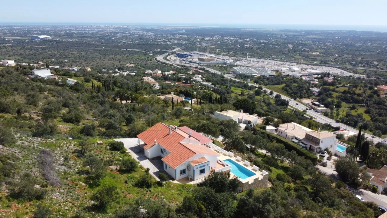 Moradia T3 para Venda em Santa Barbara de Nexe Foto 4