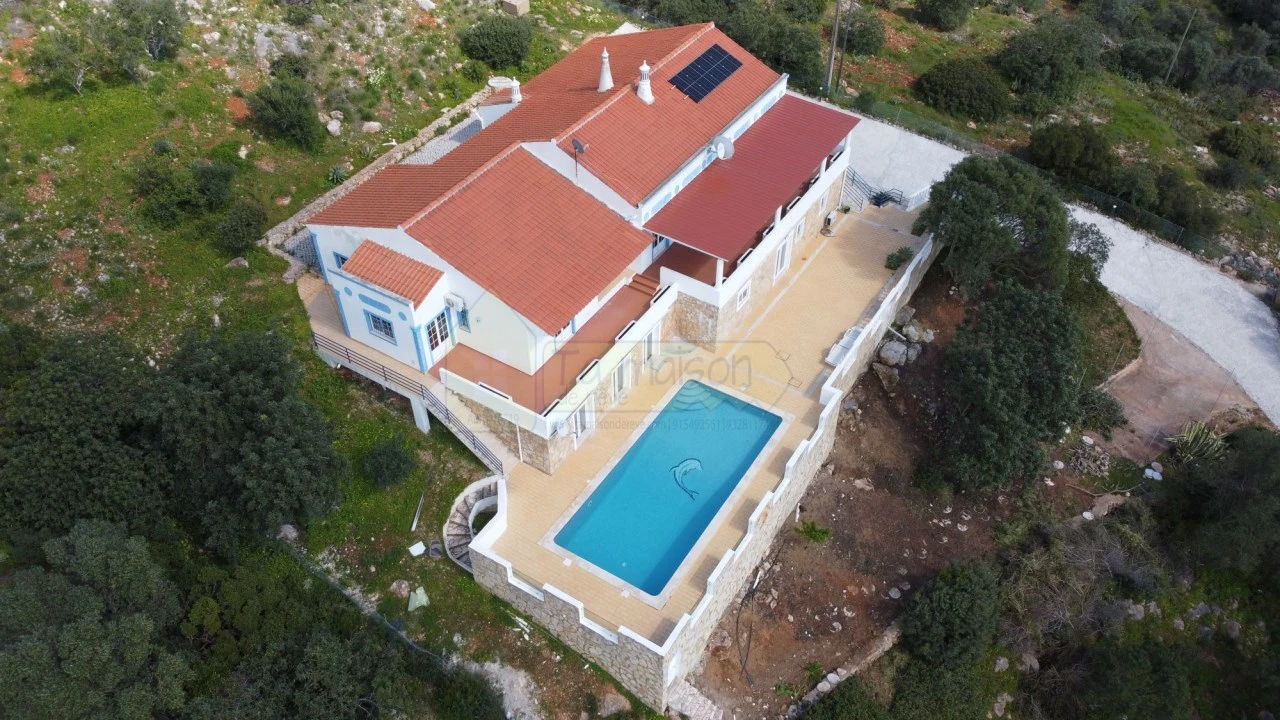 Moradia T3 para Venda em Santa Barbara de Nexe Foto 9