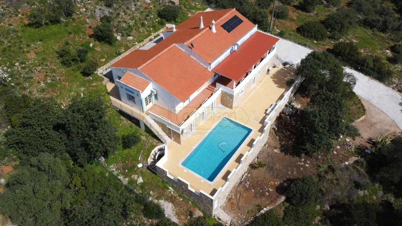 Moradia T3 para Venda em Santa Barbara de Nexe Foto 10