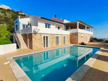 Moradia T3 para Venda em Santa Barbara de Nexe