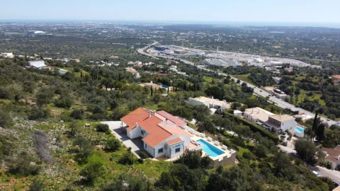 Moradia T3 para Venda em Santa Barbara de Nexe