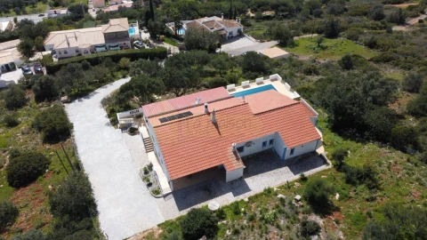 Moradia T3 para Venda em Santa Barbara de Nexe