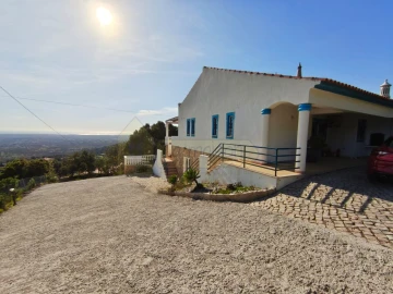 Moradia T3 para Venda em Santa Barbara de Nexe