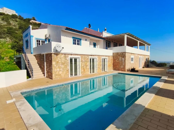 Moradia T3 para Venda em Santa Barbara de Nexe