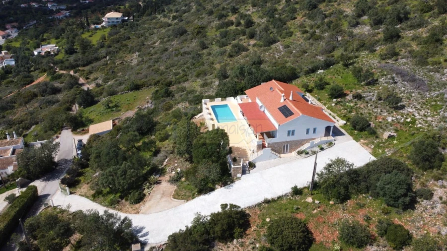 Moradia T3 para Venda em Santa Barbara de Nexe Foto 7